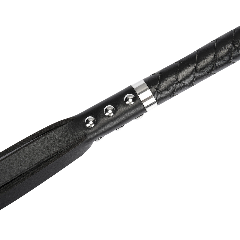 RISE - Lange Flogger met Harde Strengen – Zwart-Erotiekvoordeel.nl