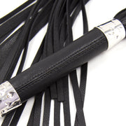 Smart Moves - Flogger - Glad Handvat - 50 cm - Zwart/Zilver-Erotiekvoordeel.nl