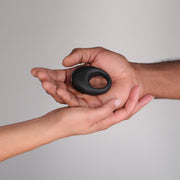 Je Joue - Mio - Vibrerende Cockring met Afstandsbediening - Zwart-Erotiekvoordeel.nl