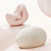 Zalo - Mochi - Vibromasseur clitoridien à deux têtes - Contrôle via application - Rose Sakura - Erotiekvoordeel.nl