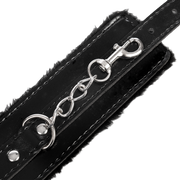 TieMeUp - Boeien imitatieleder - Zachte bontvoering - Zwart-Erotiekvoordeel.nl