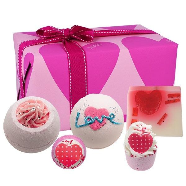 Bomb Cosmetics - You're so Cupid - Geschenkset Badproducten - Handgegoten Zeep - Bath Bombs - En Meer!-Erotiekvoordeel.nl