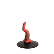 Brutus Nightmare - Asssss Sneek - Gode anal extra long avec système Vac-U-Lock - Rouge/Noir - Erotiekvoordeel.nl