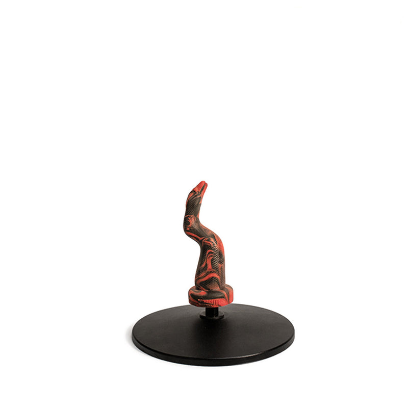 Brutus Nightmare - Asssss Sneek - Gode anal extra long avec système Vac-U-Lock - Rouge/Noir-Erotiekvoordeel.nl