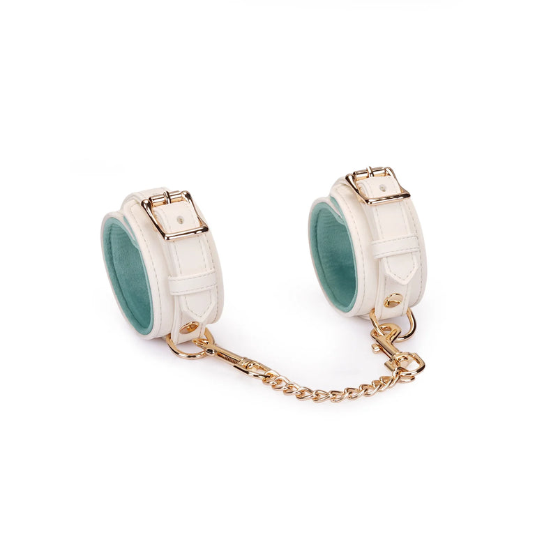 Liebe Seele - Boudoir Amor - Vegan Lederen handboeien - Wit met Gouden Hardware-Erotiekvoordeel.nl