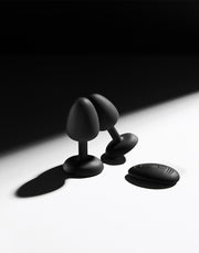 Dorcel - Vibrierender Geisha Infinite Buttplug mit beweglicher Metallkugel - Schwarz - Mit Fernbedienung - Erotiekvoordeel.nl