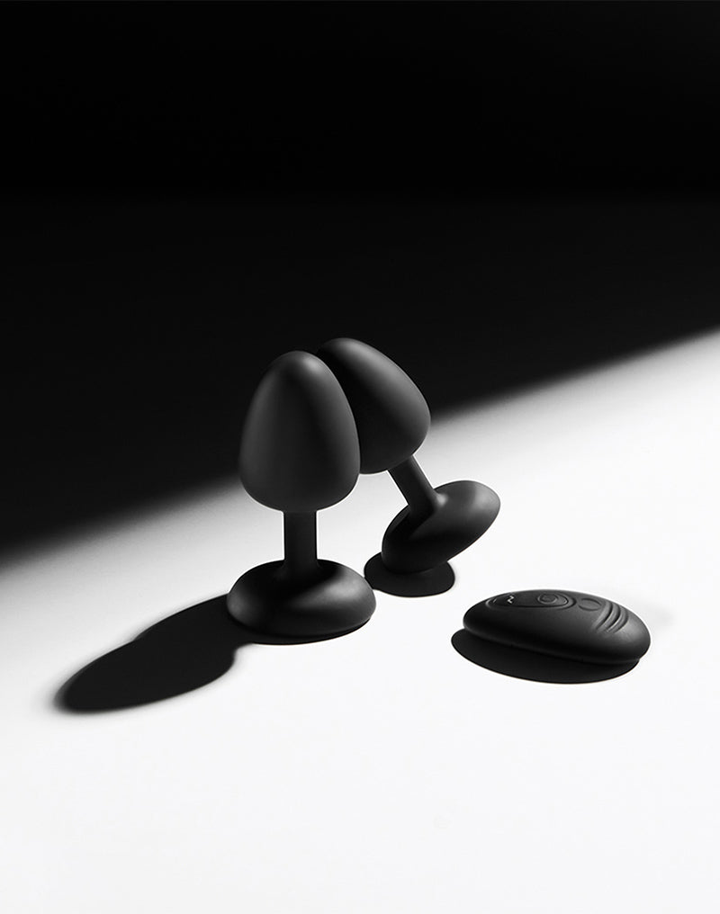 Dorcel - Vibrierender Geisha Infinite Buttplug mit beweglicher Metallkugel - Schwarz - Mit Fernbedienung - Erotiekvoordeel.nl