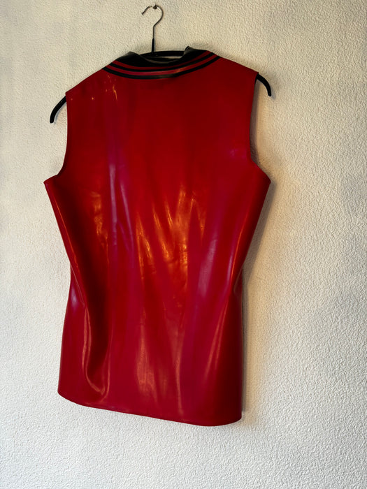 Peter Domenie - Latex Herenshirt Mouwloos met Kraagje - Rood met Zwarte Striping-Erotiekvoordeel.nl