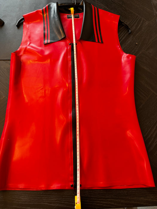 Peter Domenie - Latex Herenshirt Mouwloos met Kraagje - Rood met Zwarte Striping-Erotiekvoordeel.nl