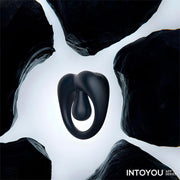 IY - Kenny - Anello fallico con stimolatore clitorideo - Controllo tramite app - Blu notte - Erotiekvoordeel.nl