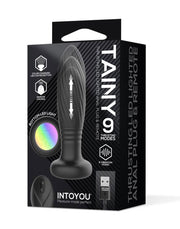 IY Tainy - Plug anale pulsante con illuminazione a LED e telecomando - Nero-Erotiekvoordeel.nl