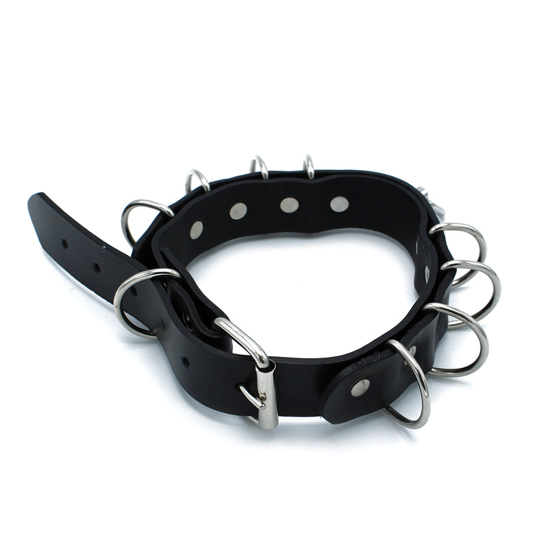 Kiotos - Schwarzes Lederhalsband mit mehreren D-Ringen - Erotiekvoordeel.nl