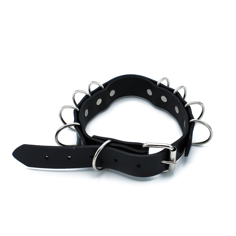 Kiotos - Schwarzes Lederhalsband mit mehreren D-Ringen - Erotiekvoordeel.nl
