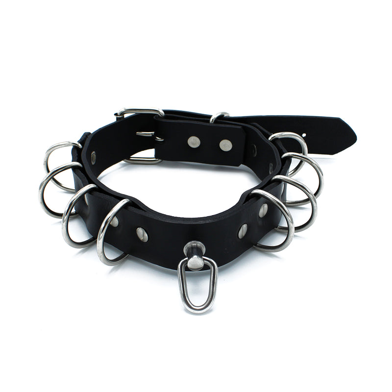 Kiotos - Schwarzes Lederhalsband mit mehreren D-Ringen - Erotiekvoordeel.nl