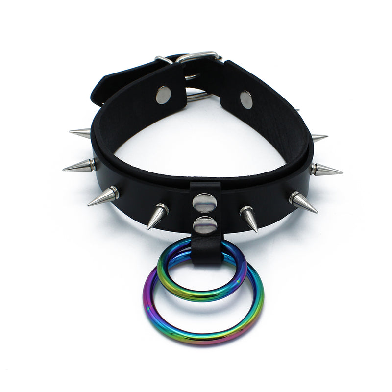 Kiotos - Collier à pointes en cuir noir avec double anneau arc-en-ciel - Erotiekvoordeel.nl
