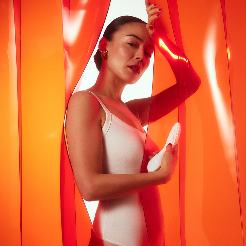 LELO - Mona Spectra - Massaggiatore benessere con luce rossa - Bianco - Erotiekvoordeel.nl