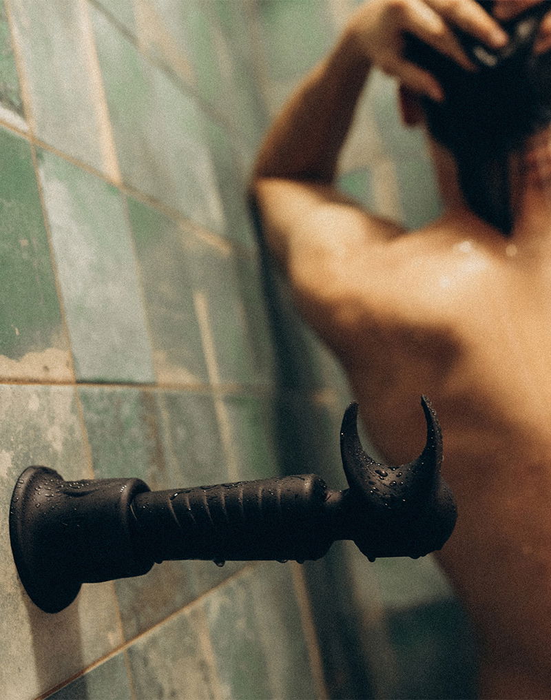 ManWan - Man.Wand EVO - Masturbateur rechargeable et vibromasseur à main - Gris pin - Erotiekvoordeel.nl