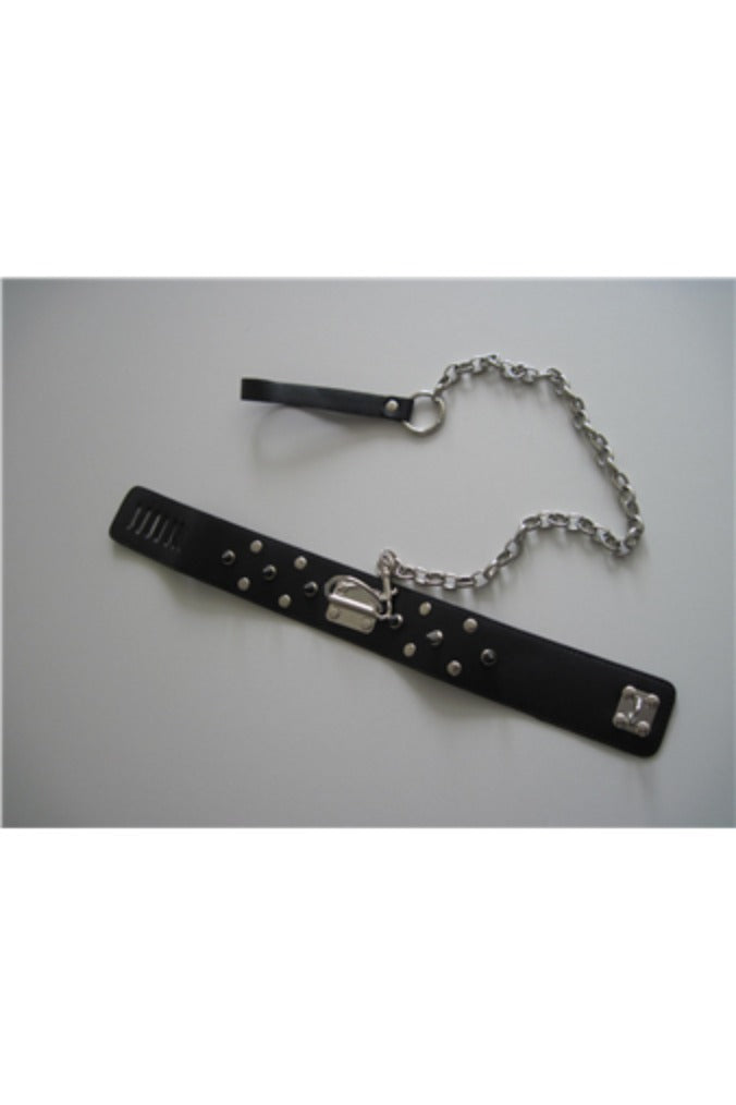 Mister B - Halsband - Halsband aus Riemenleder mit Kegelniete und Hundeleine - Erotiekvoordeel.nl
