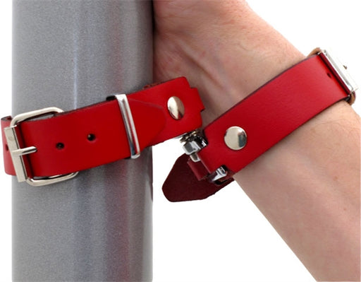 Mister B Leather Hinged Cuff - Esposas de cuero con bisagra - Rojo - Erotiekvoordeel.nl