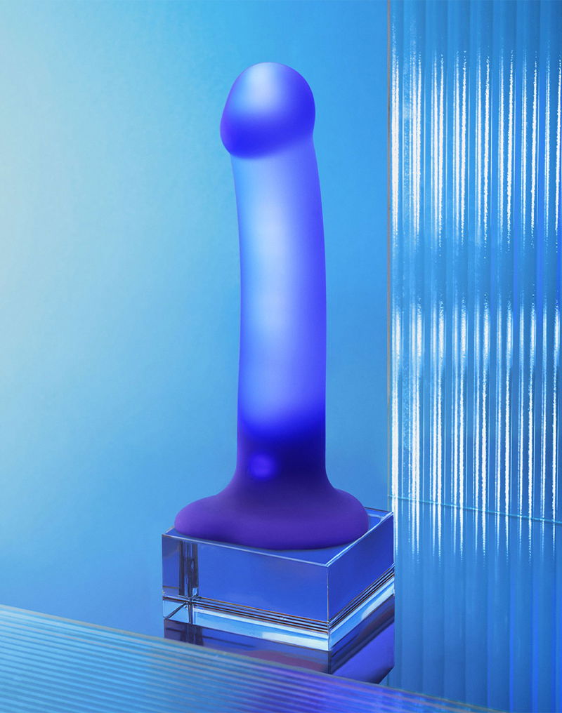 Strap-On-Me - Glow-LED Dildo - Purple - Size M - Erotiekvoordeel.nl