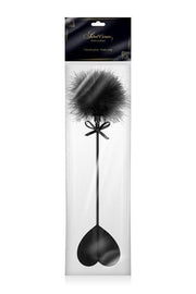 Sweet Caress - Zwart Zweepje - Hartvormig Flapje - Met Zachte Pompom - Zwart-Erotiekvoordeel.nl