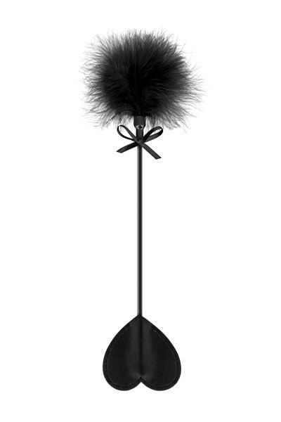 Sweet Caress - Zwart Zweepje - Hartvormig Flapje - Met Zachte Pompom - Zwart-Erotiekvoordeel.nl