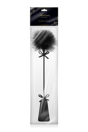 Sweet Caress - Zweepje Met Pompom Van Zwarte Veertjes-Erotiekvoordeel.nl
